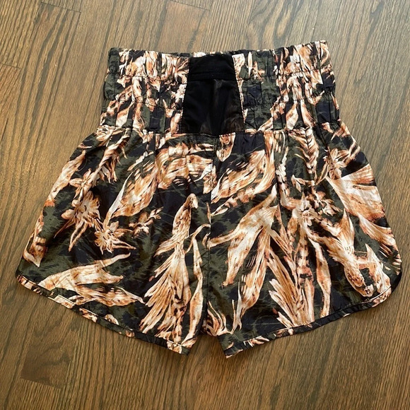 Free People Movement The Way Home Print Active Shorts Floral Black Combo Medium - Picture 10 of 11
